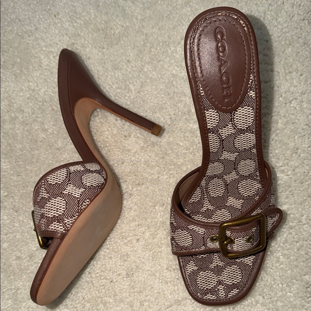 ❗️price is firm❗️Coach Signature Brown and Cream Heels - Picture 5 of 8
